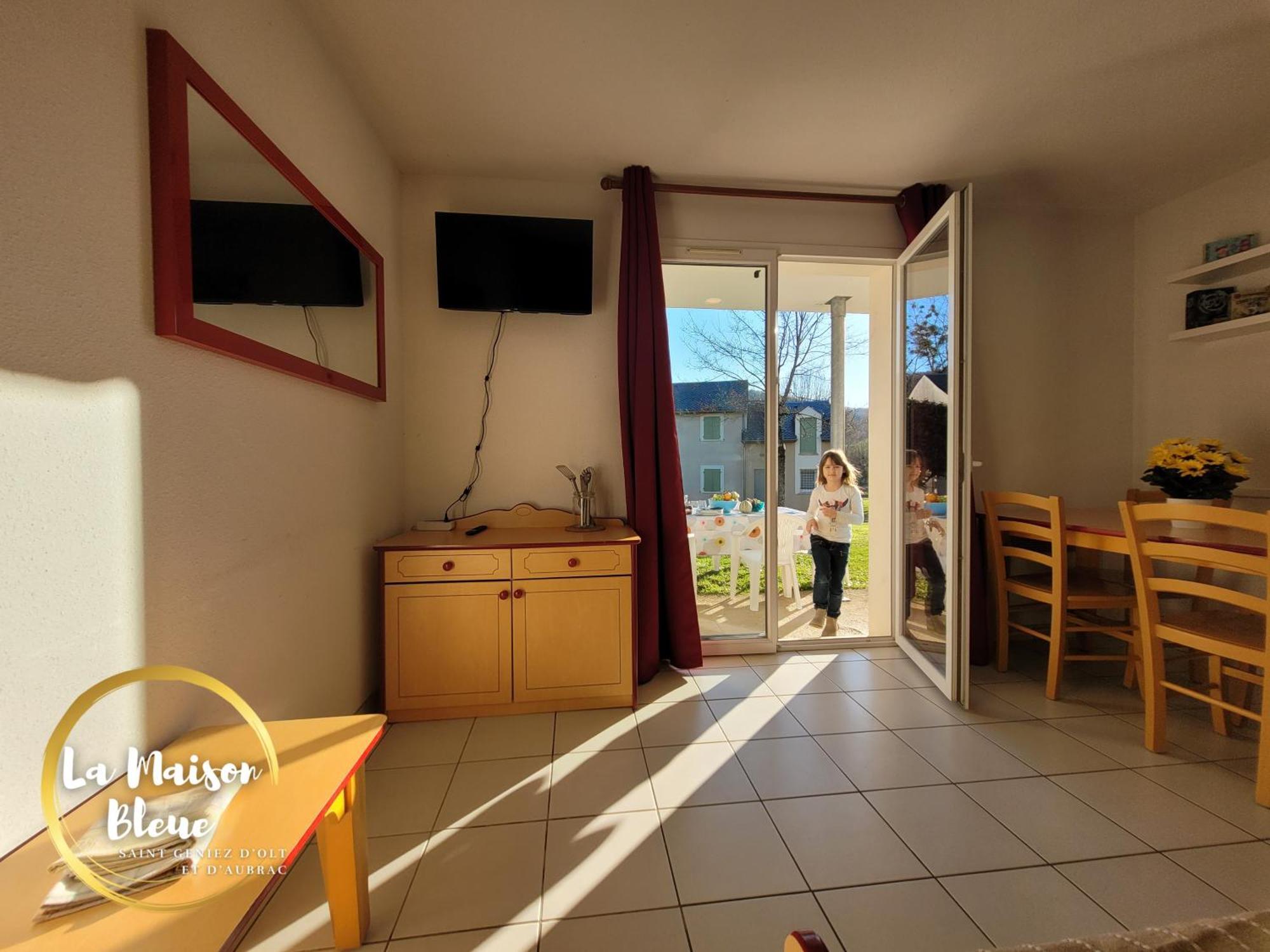La Maison Bleue, Village Vacances, Piscine, Parking Saint-Geniez-d'Olt Luaran gambar